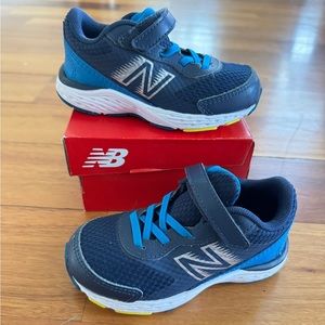NWT Toddler New Balance sneakers size 7 WIDE
